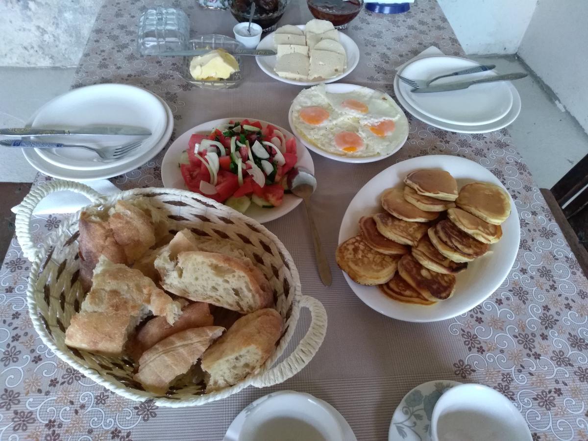 Guest House Anisa Birkiani Bagian luar foto
